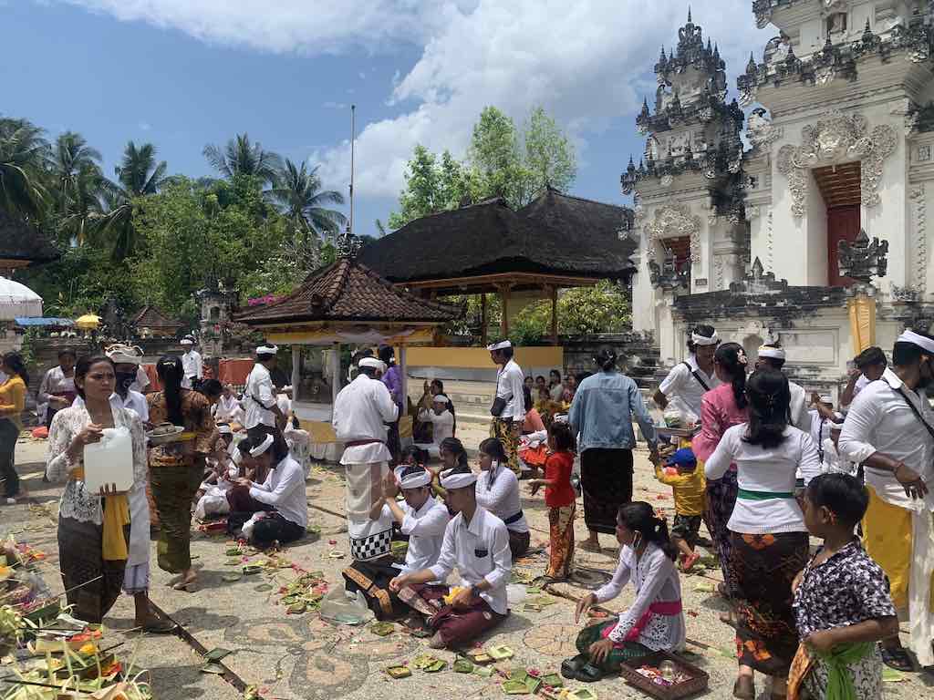 Galungan cérémonie Ped temple Nusa Penida Bali