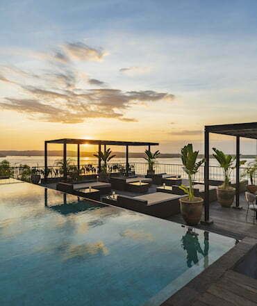 Adiwana Warnakali PADI 5 star dive resort piscine et terrasse