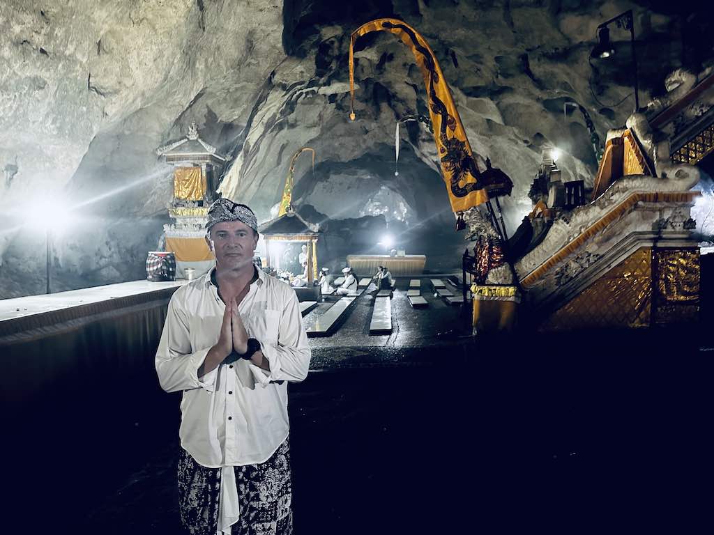 Pura Goa Giri Putri temple grotte Bali Nusa Penida