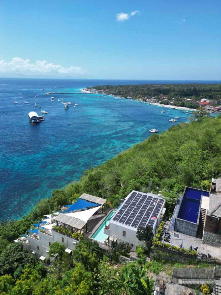 Adiwana Warnakali Nusa Penida Bali panneaux solaires