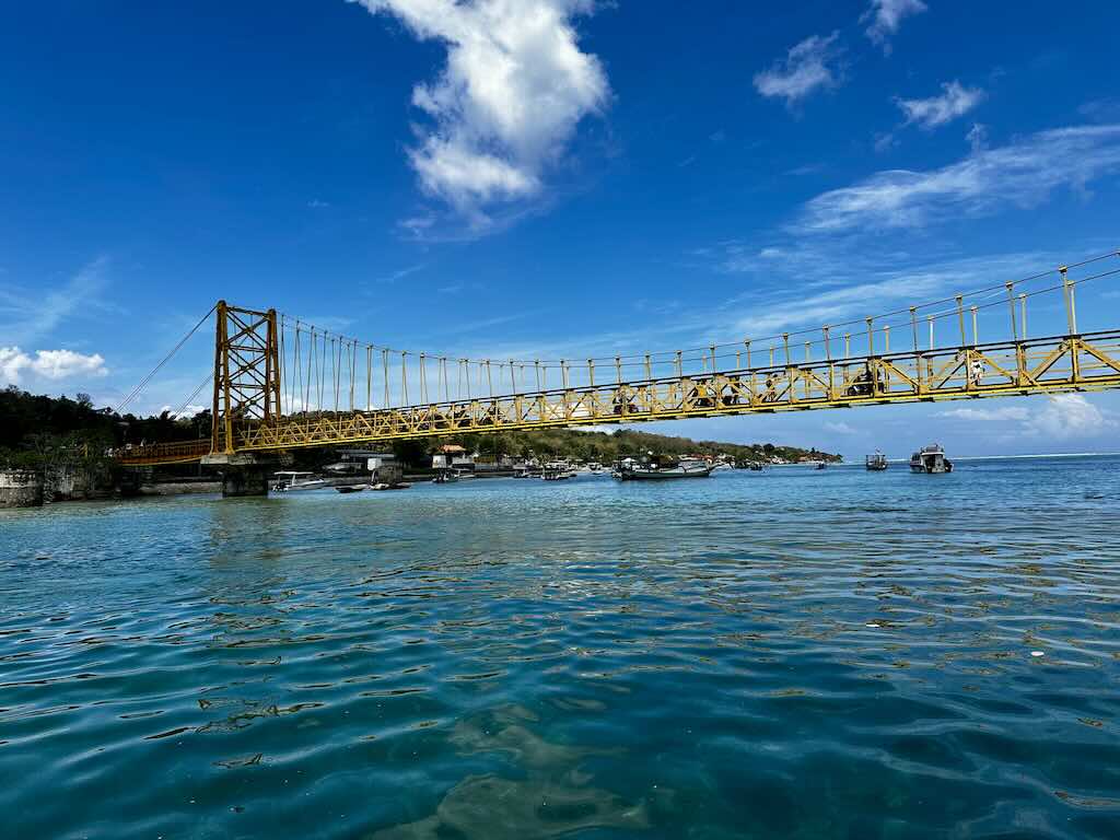 yellow bridge nusa lembongan nusa ceningan