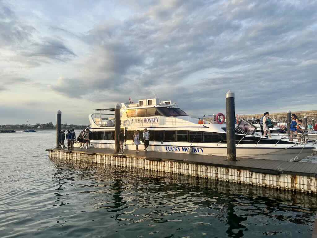 Maruti Express Lucky Monkey port de Sanur