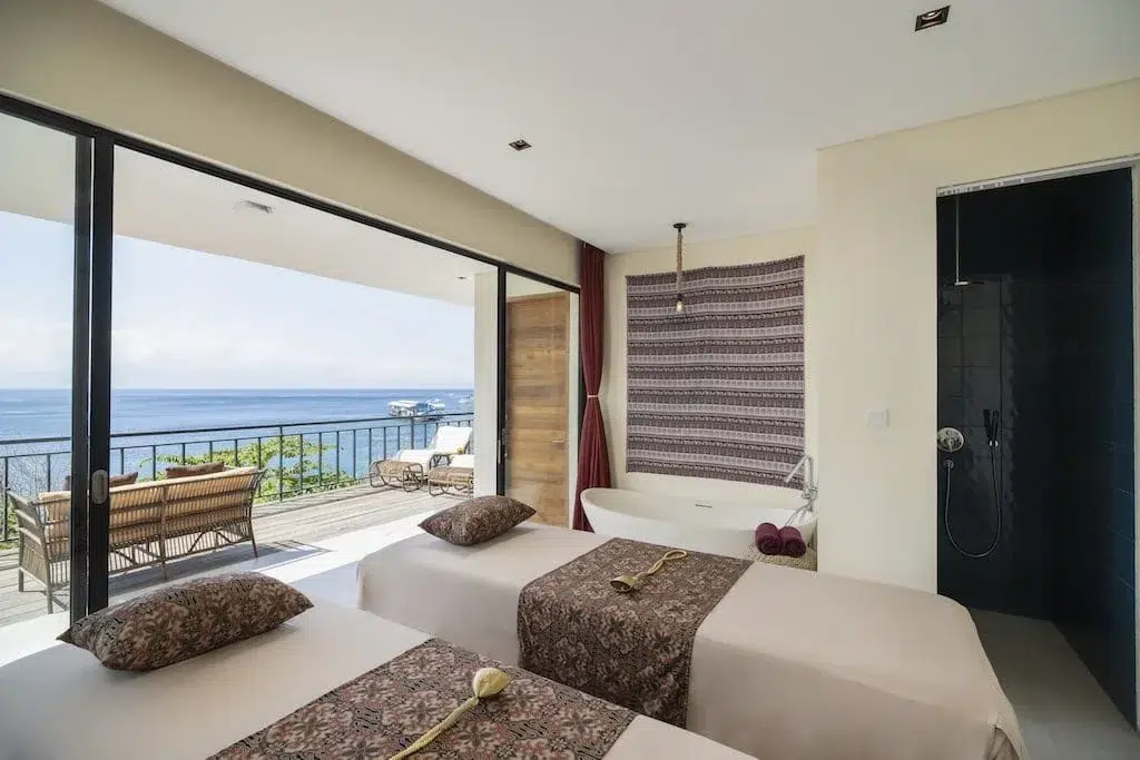 Salle de soins du spa face à la mer à Adiwana Warnakali, Nusa Penida